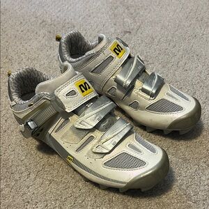 Mavi Cycling Shoes - Silver and Gray